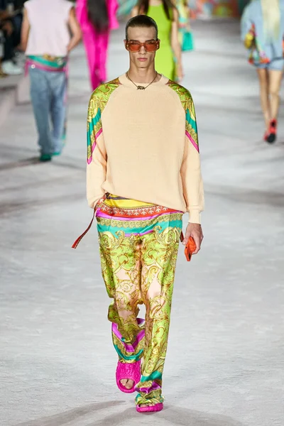 Look 45